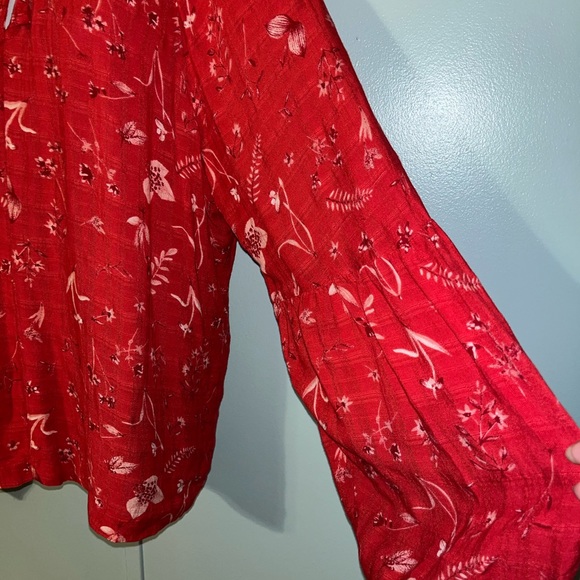 Universal Thread Blouse Size XXL Thin Long Sleeve Red White Design - Picture 2 of 10